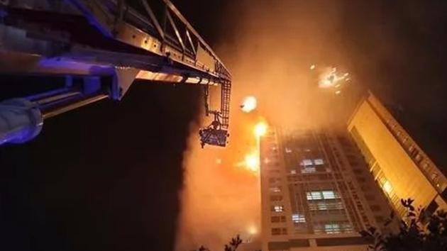 消防知識 丨 全樓在燃燒！33層建筑深夜起火，高層火災到底該如何逃生？